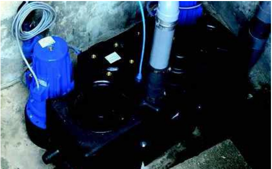 Relevage pompe assainissement eaux chargées usées maison individuelle