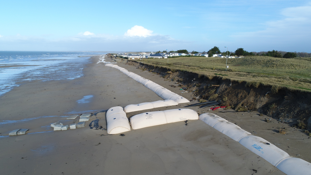 Expérimentation d'un dispositif de lutte contre l'érosion côtière sur la  plage du centre-ville - Le Lavandou
